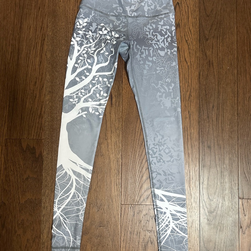 NOLI Stylish Gray Tree Pattern Leggings